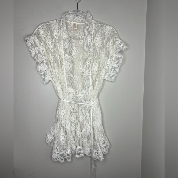 Frederick's of Hollywood Other - Frederick’s of Hollywood -Vintage 1980’s delicate, sheer lace robe, ruffle trim.